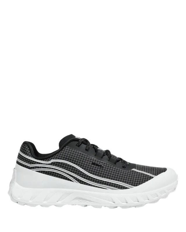 002 Summit Black Sneaker