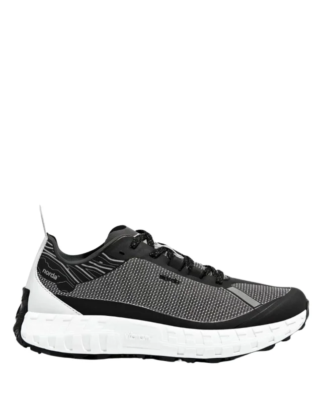 001 Core Black Sneaker