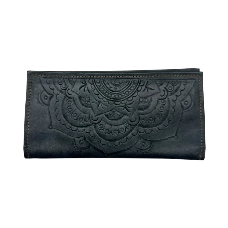Wallet Leather By Clothes Mentor In Grey, Size:Medium